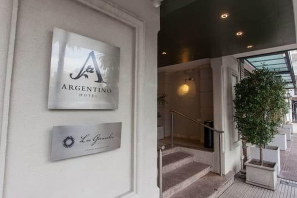 Argentino Hotel เมนโดซา ภายนอก รูปภาพ